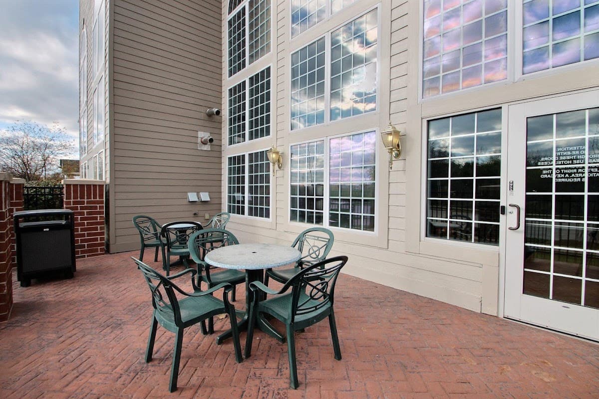Holiday Inn Express & Suites Milwaukee Airport by IHG - Airport shuttle hotel near MKE