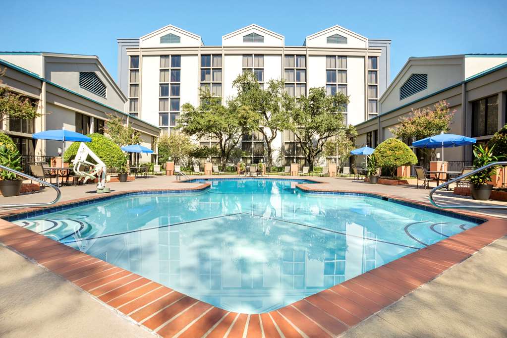 DoubleTree by Hilton Hotel Dallas - DFW Airport North - Airport shuttle hotel near DFW