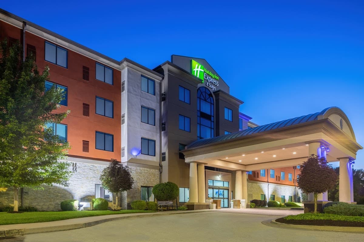 Holiday Inn Express & Suites Kansas City Airport by IHG - Airport shuttle hotel near MCI