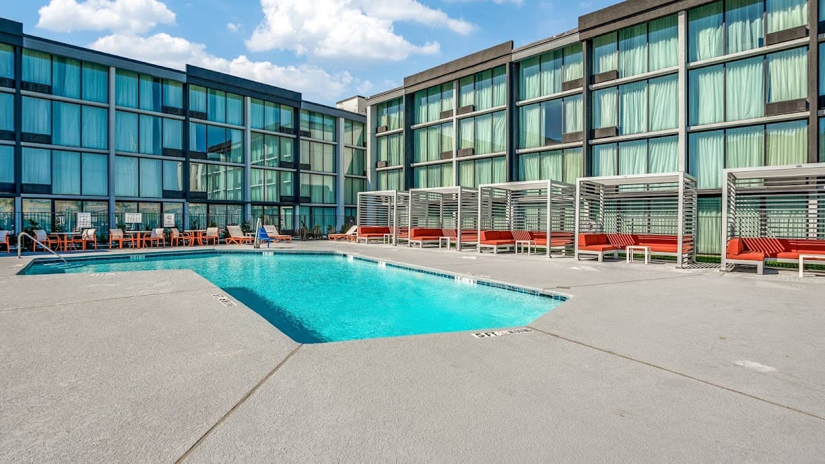 Holiday Inn Dallas Market Ctr Love Field by IHG - Airport shuttle hotel near DAL