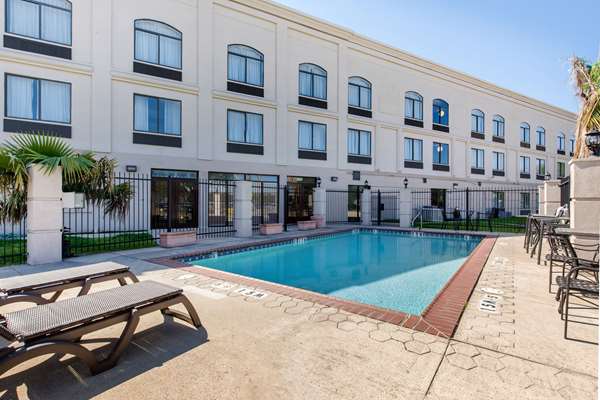 Comfort Inn & Suites SW Houston Sugarland - Airport shuttle hotel near HOU