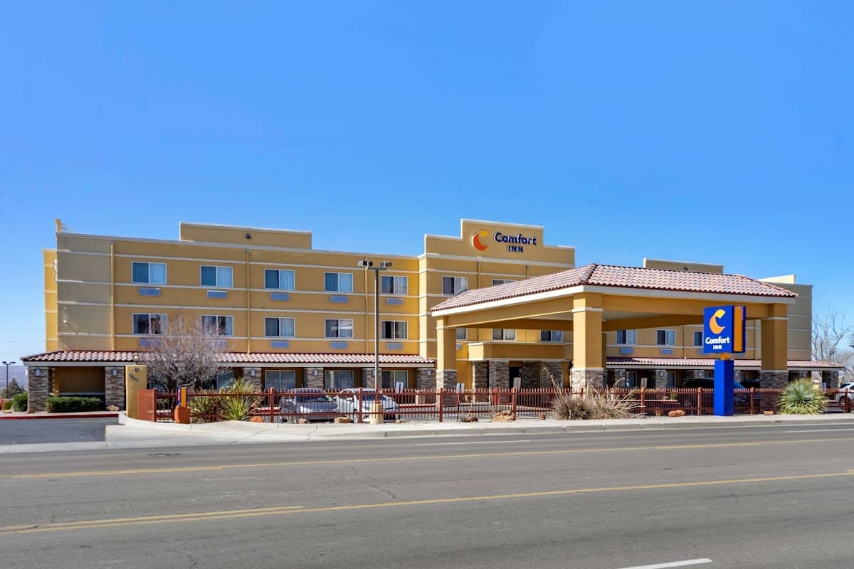 Comfort Inn Albuquerque Airport - Airport shuttle hotel near ABQ