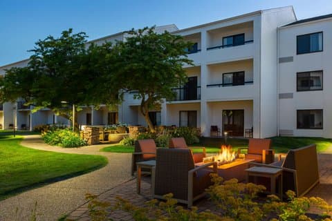 Courtyard by Marriott Minneapolis-St. Paul Airport - Airport shuttle hotel near MSP