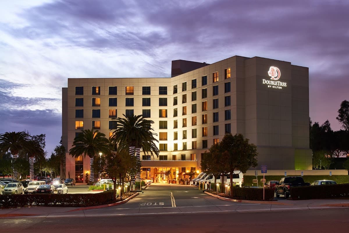 DoubleTree by Hilton Hotel Irvine - Spectrum - Airport shuttle hotel near SNA