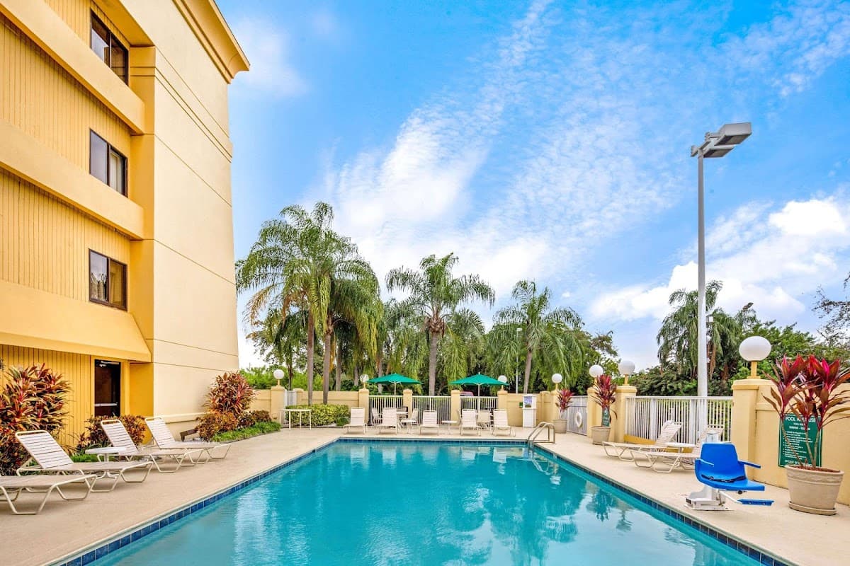La Quinta Inn & Suites by Wyndham Miami Airport East - Airport shuttle hotel near MIA