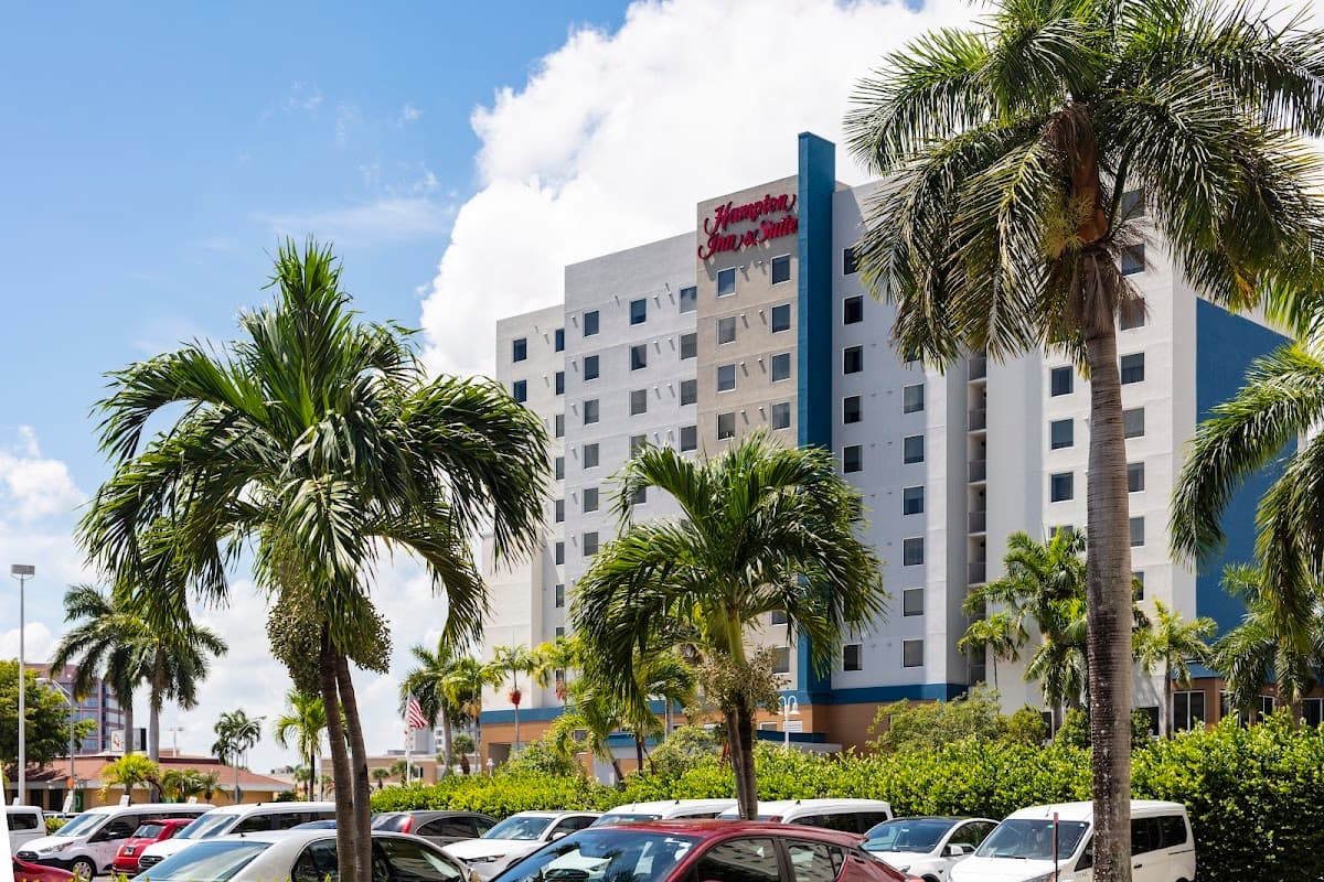Hampton Inn & Suites by Hilton Miami Airport South Blue Lagoon - Airport shuttle hotel near MIA