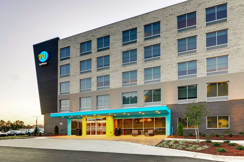 Tru by Hilton Raleigh Garner - Airport shuttle hotel near RDU