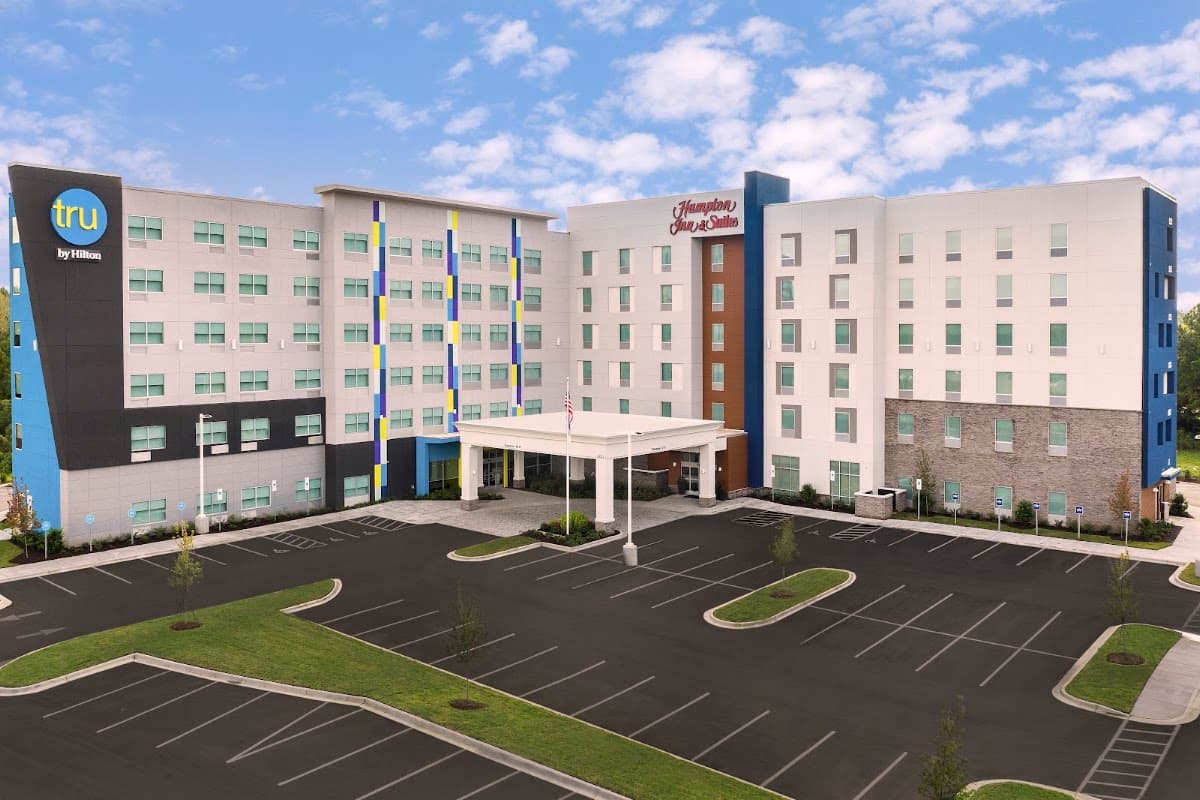 Hampton Inn & Suites Charlotte Airport Lake Pointe - Airport shuttle hotel near CLT