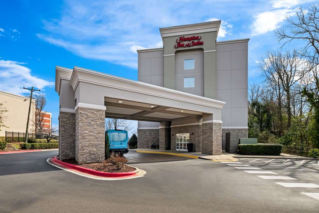 Hampton Inn & Suites Charlotte-Airport - Airport shuttle hotel near CLT