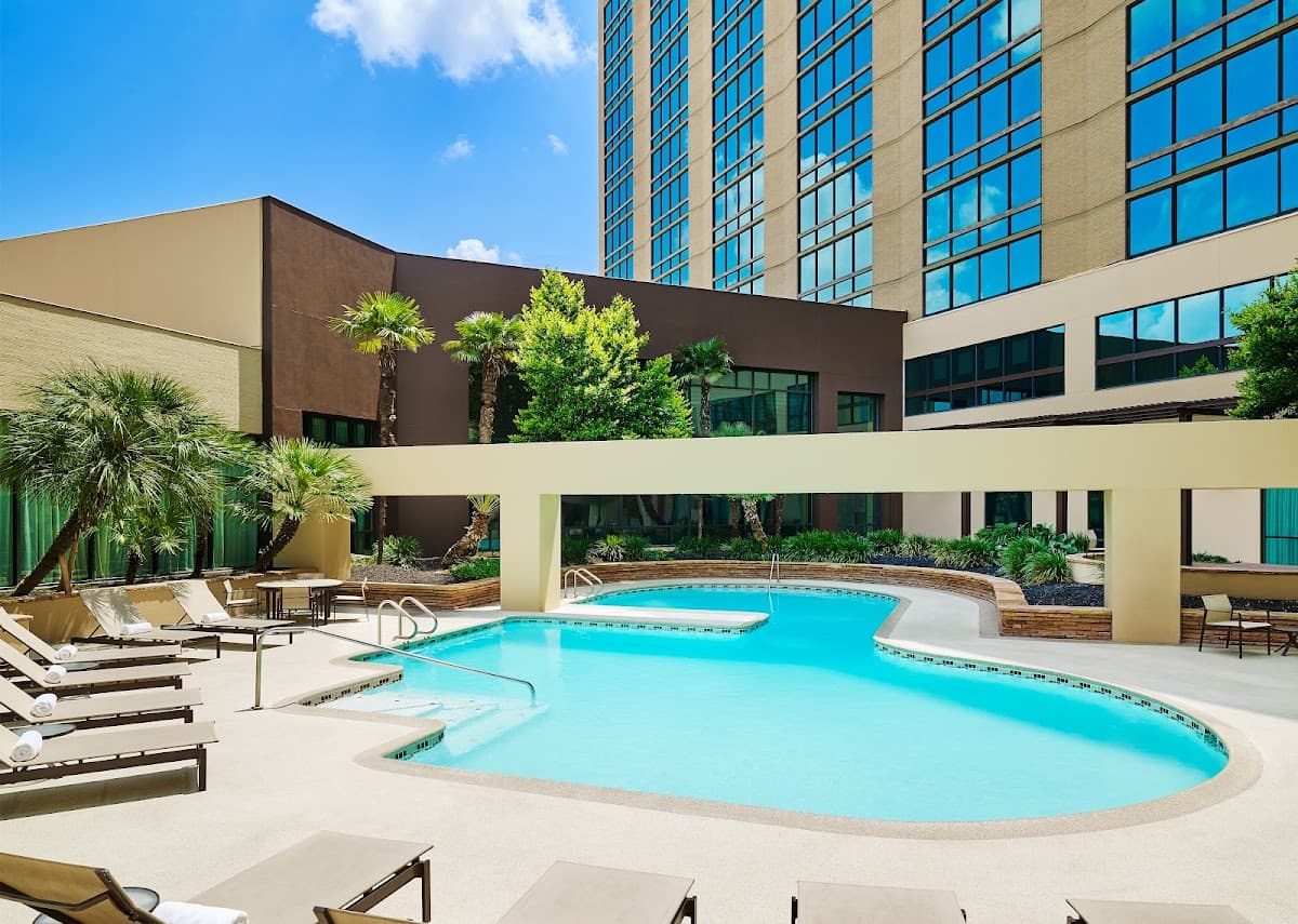 DoubleTree by Hilton San Antonio Airport - Airport shuttle hotel near SAT