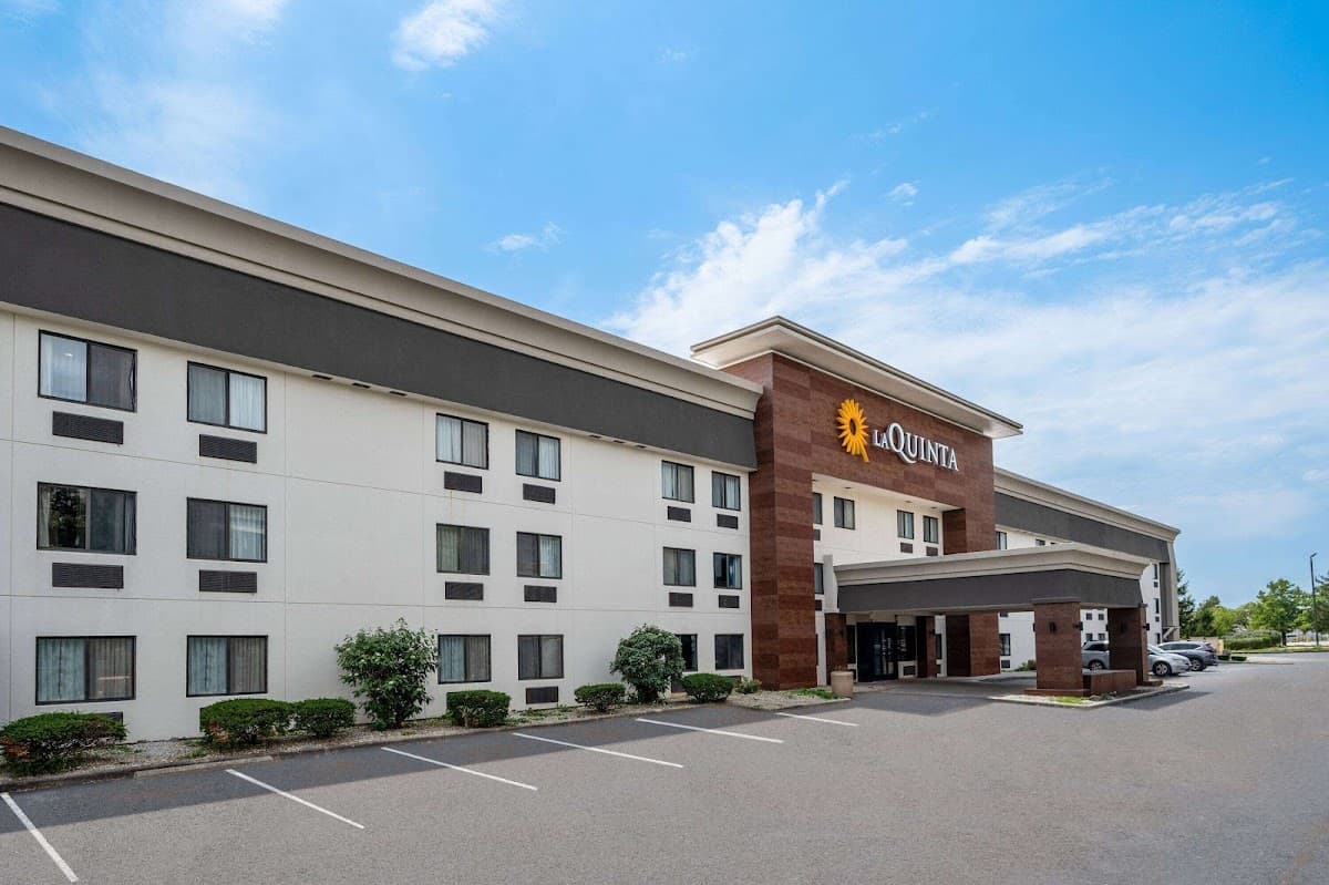 La Quinta Inn by Wyndham Indianapolis Airport Executive Dr - Airport shuttle hotel near IND