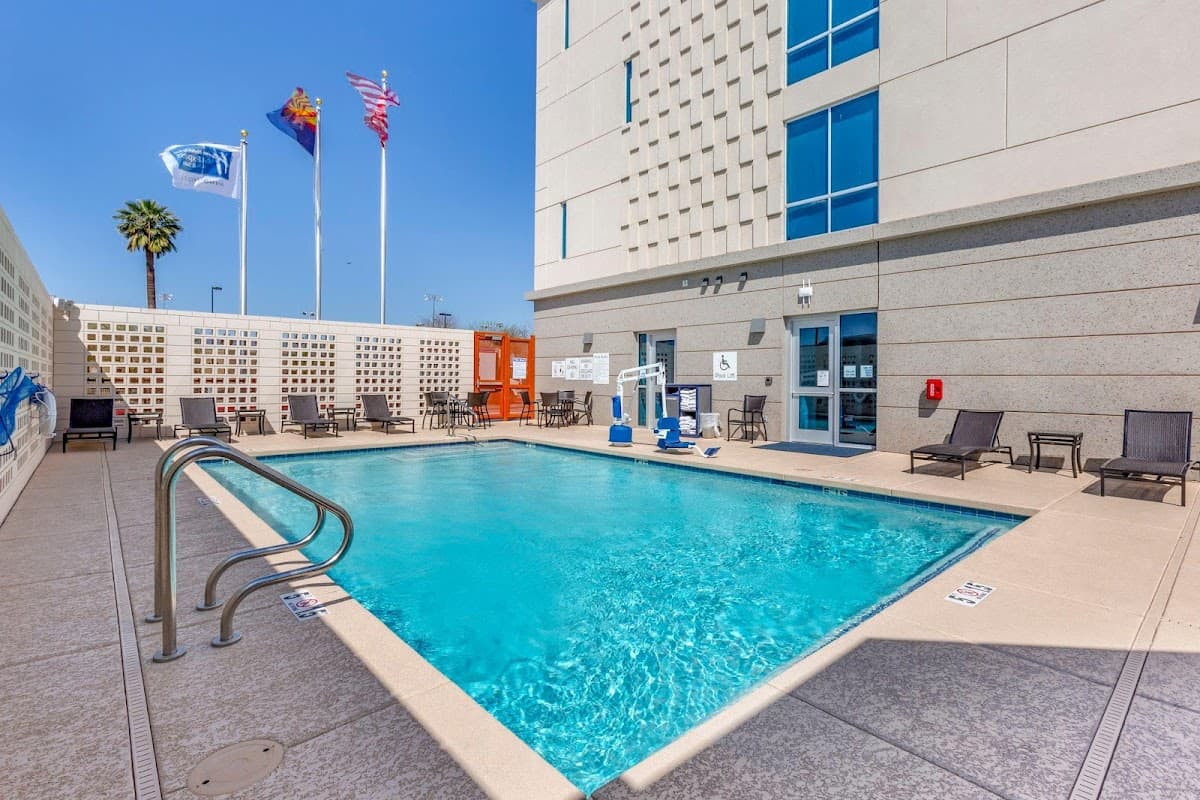 Holiday Inn Express & Suites Phoenix Dwtn - State Capitol by IHG - Airport shuttle hotel near PHX