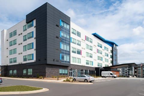 Aloft Charlotte Airport - Airport shuttle hotel near CLT