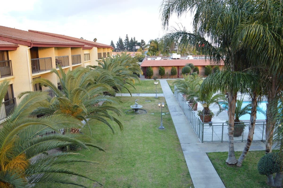 Ontario Airport Inn - Airport shuttle hotel near ONT