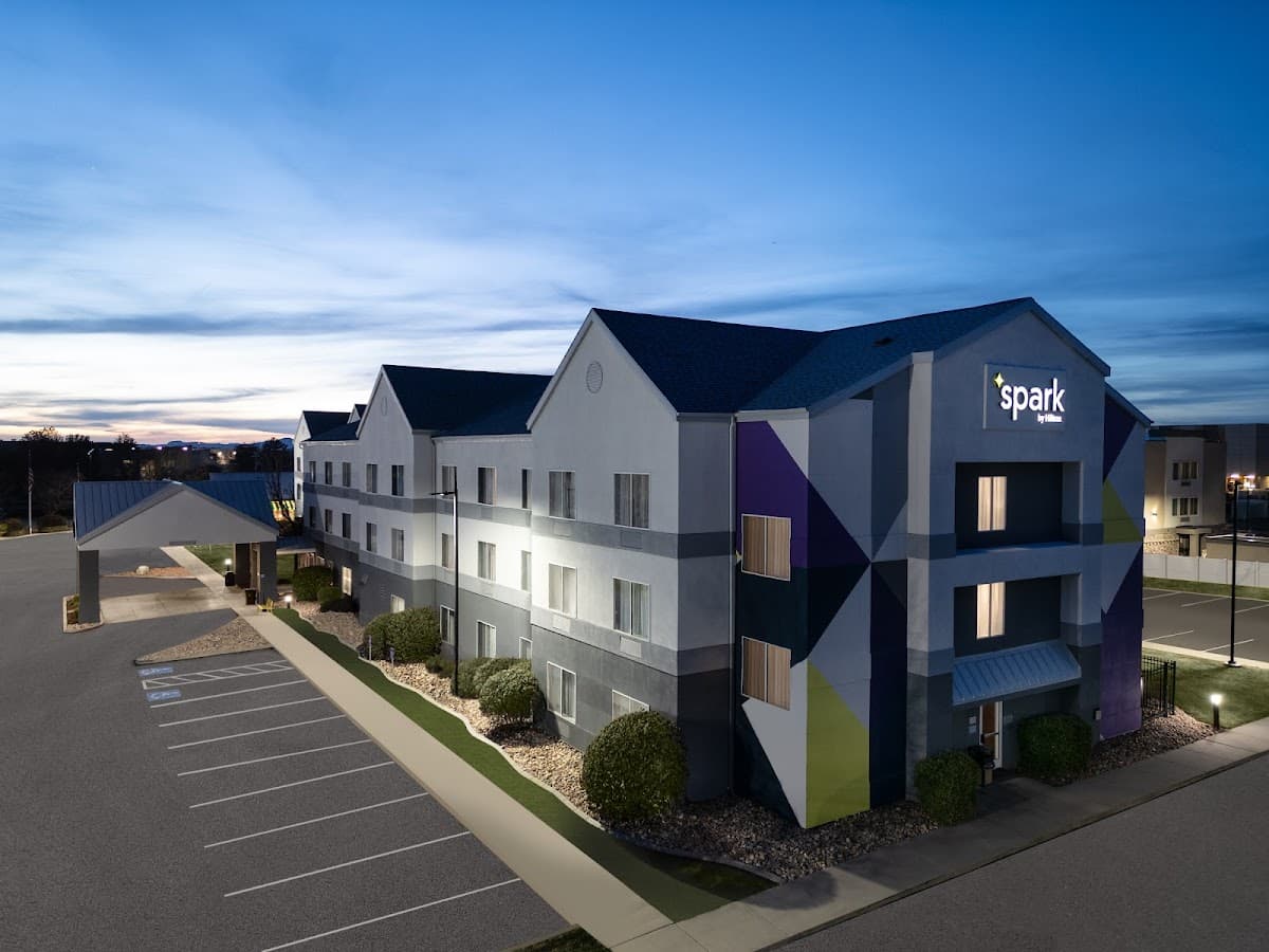 Spark by Hilton Salt Lake City Airport - Airport shuttle hotel near SLC