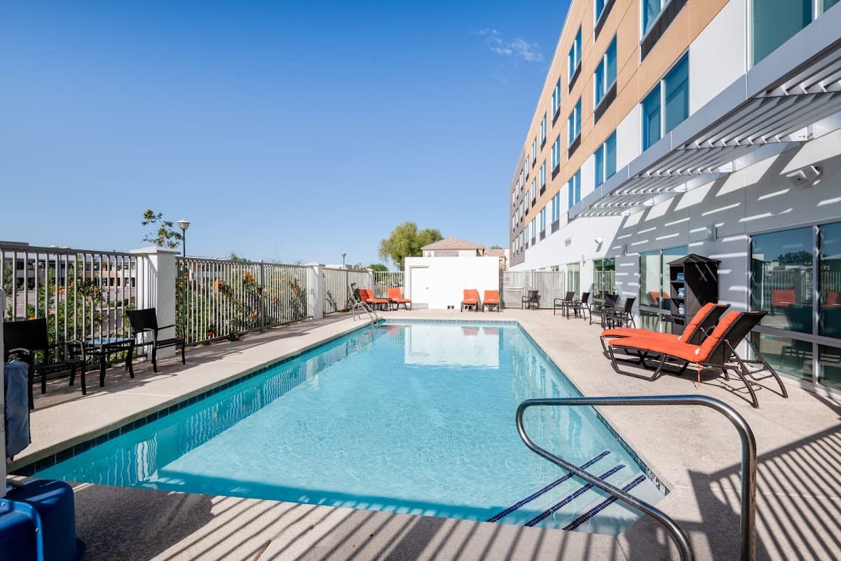 Holiday Inn Express & Suites Phoenix - Airport North - Airport shuttle hotel near PHX