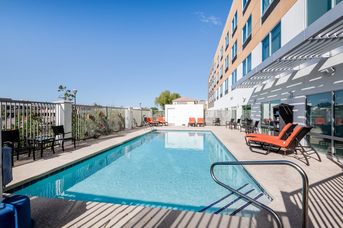 Holiday Inn Express & Suites Phoenix - Airport North - Airport shuttle hotel near PHX