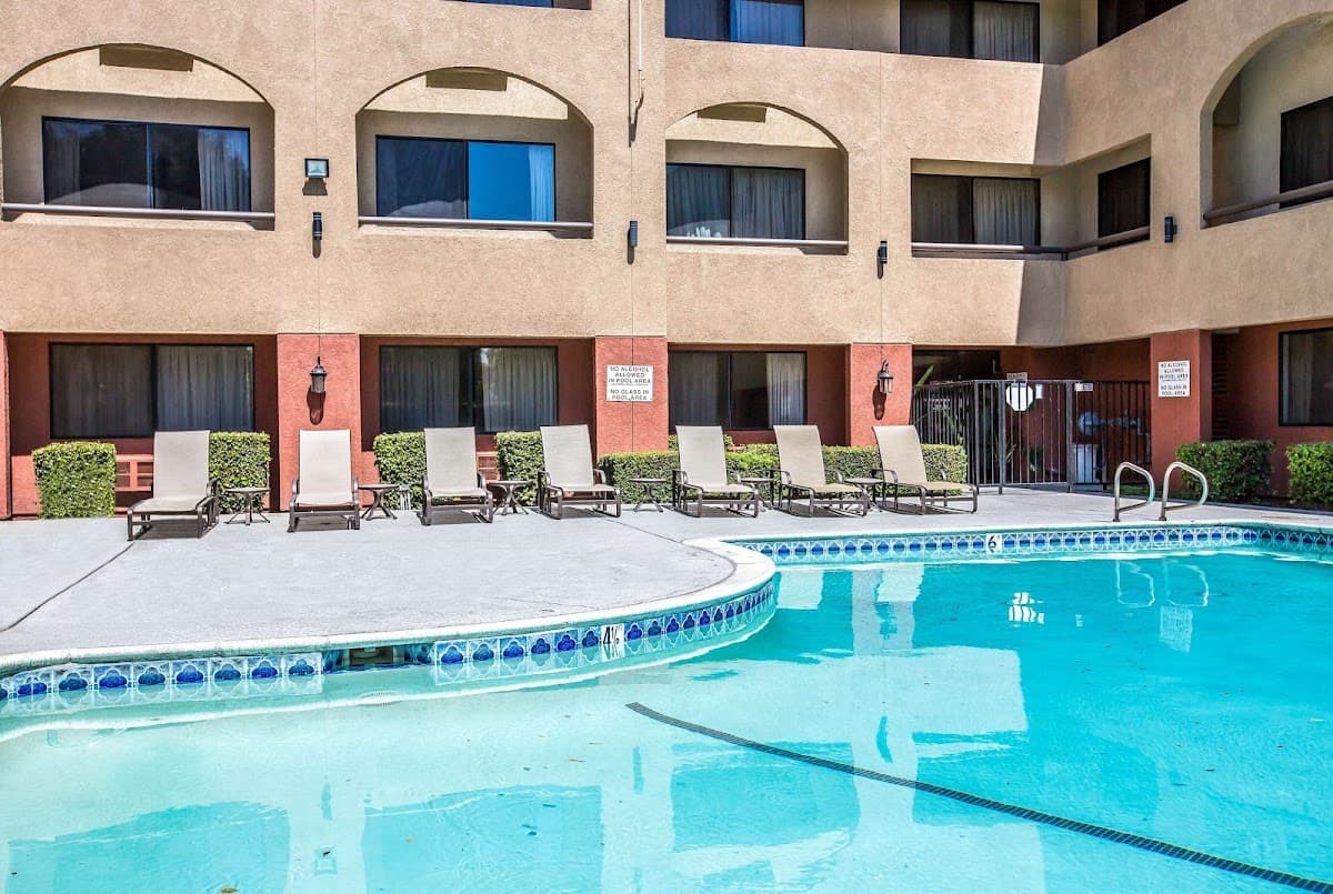 Baymont by Wyndham Ontario - Airport shuttle hotel near ONT