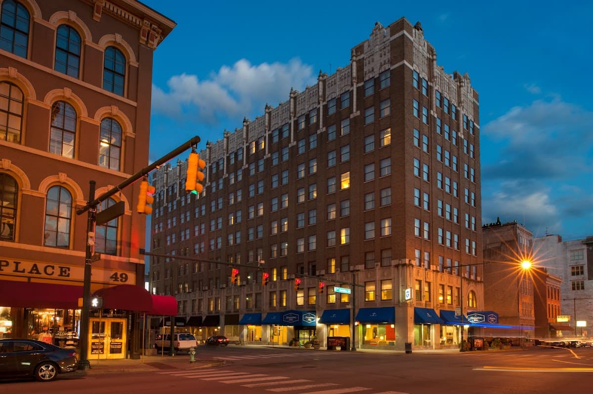 Hampton Inn Indianapolis Downtown Across from Circle Centre - Airport shuttle hotel near IND