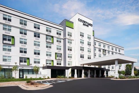 Courtyard by Marriott Denver Airport at Gateway Park - Airport shuttle hotel near DEN