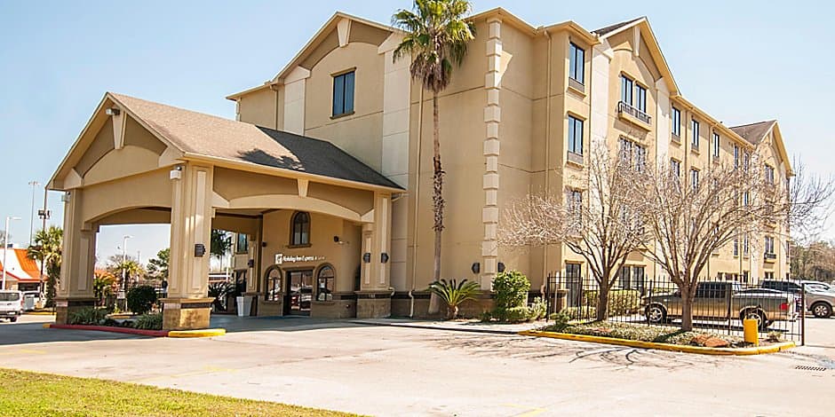 Holiday Inn Express & Suites Houston North InterContinental by IHG - Airport shuttle hotel near IAH