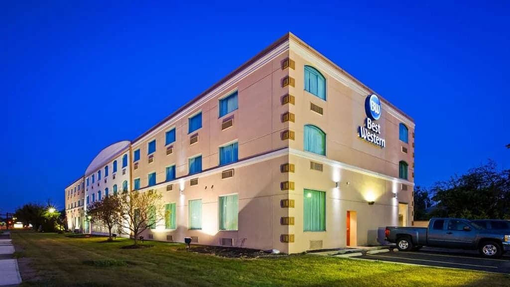 Best Western Airport Inn & Suites Cleveland - Airport shuttle hotel near CLE