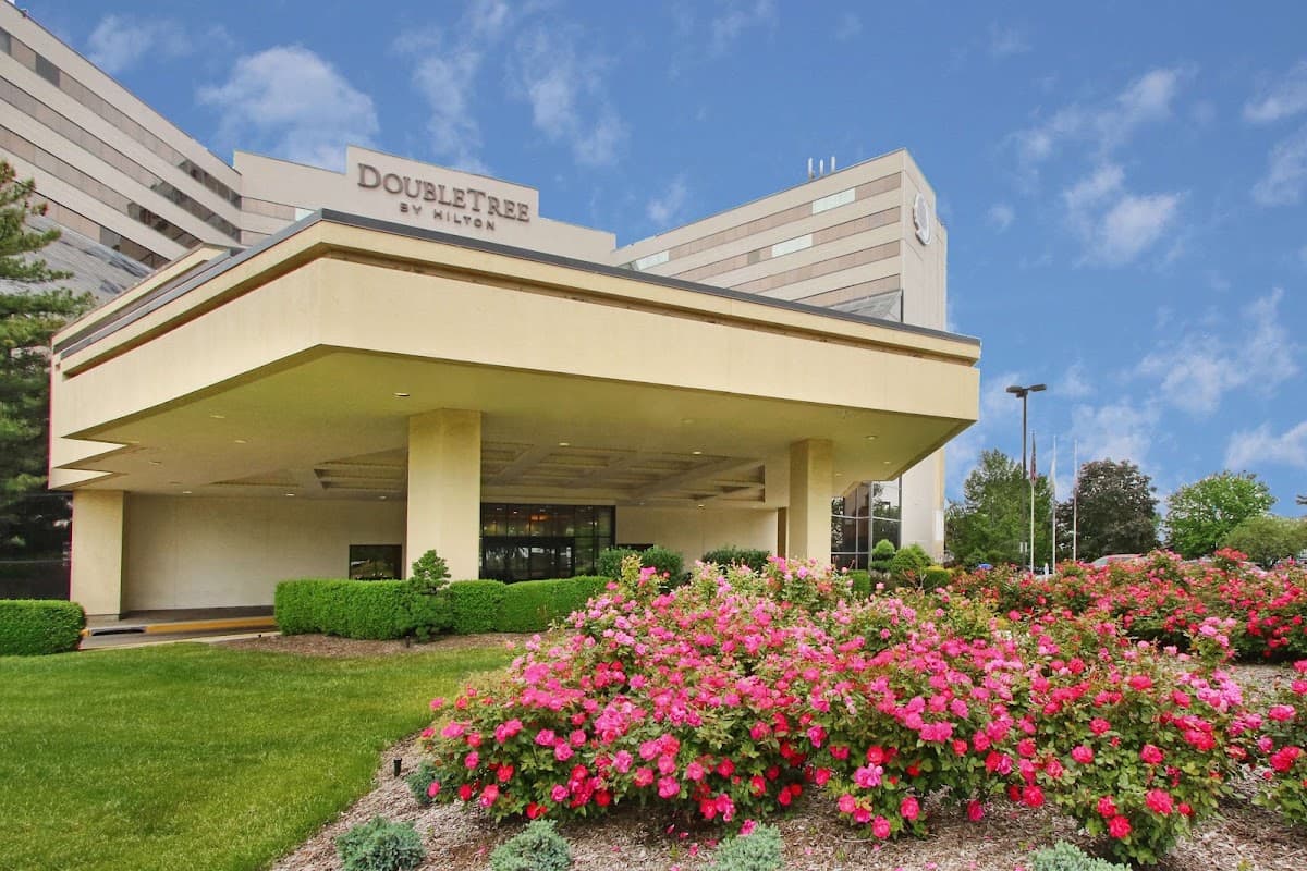 DoubleTree by Hilton Hotel Newark Airport - Airport shuttle hotel near EWR