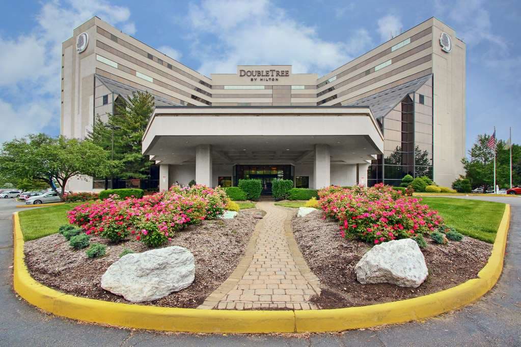 DoubleTree by Hilton Hotel Newark Airport - Airport shuttle hotel near EWR