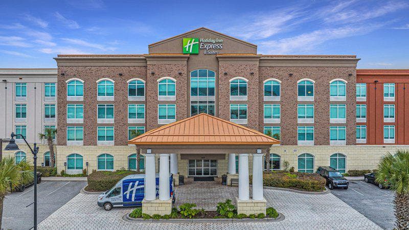 Holiday Inn Express & Suites Charleston Arpt-Conv Ctr Area by IHG - Airport shuttle hotel near CHS