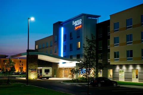 Fairfield by Marriott Inn & Suites Columbus Airport - Airport shuttle hotel near CMH