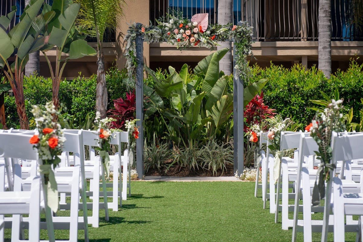 DoubleTree by Hilton San Diego Bayside - Airport shuttle hotel near SAN