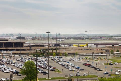 Newark Liberty International Airport Marriott - Airport shuttle hotel near EWR