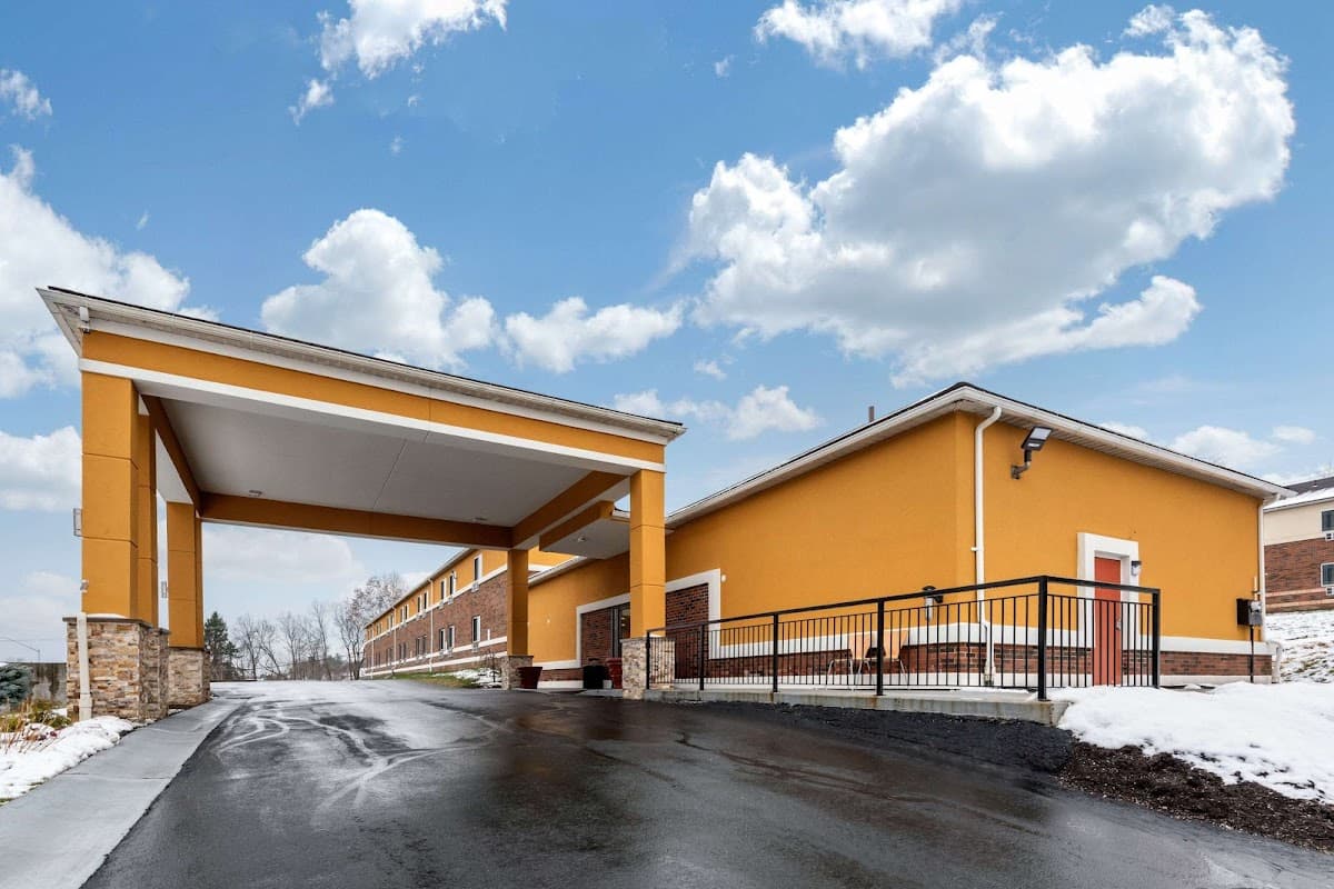 Quality Inn Coraopolis - Airport shuttle hotel near PIT