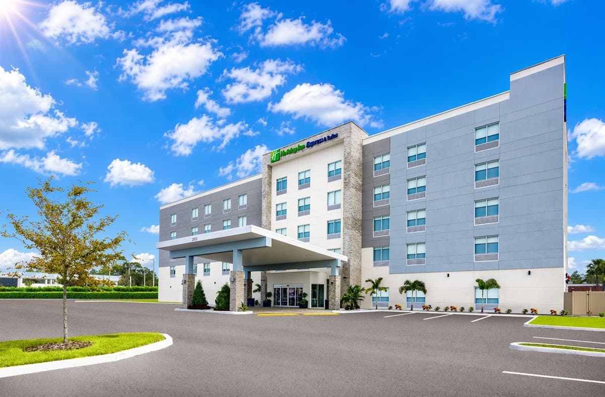 Holiday Inn Express & Suites Tampa Stadium - Airport Area by IHG - Airport shuttle hotel near TPA