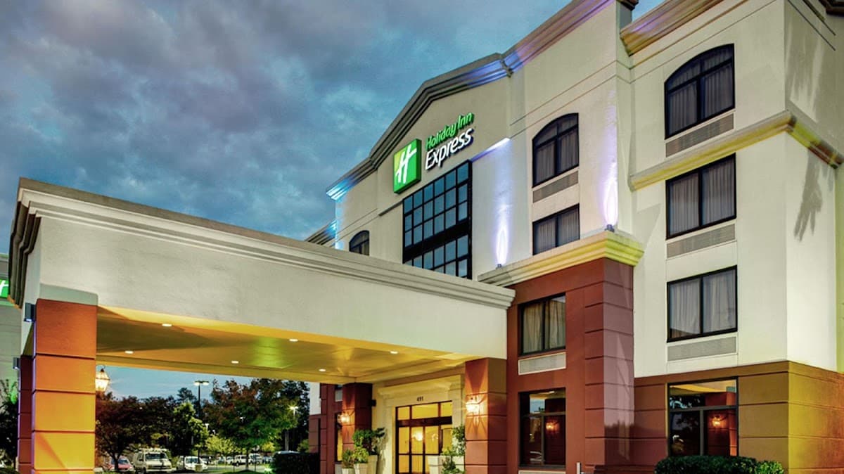 Holiday Inn Express Richmond Airport by IHG - Airport shuttle hotel near RIC