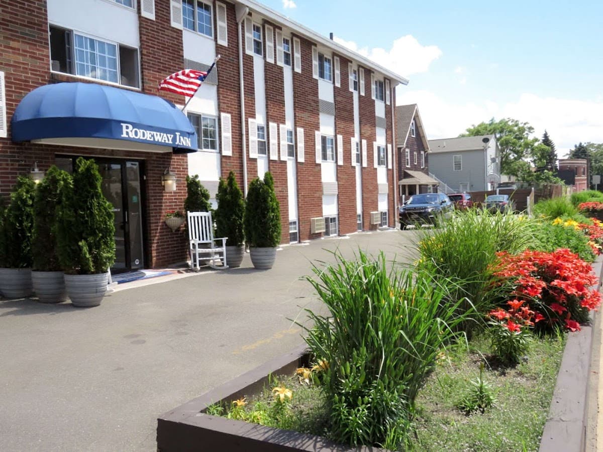 Rodeway Inn Logan International Airport - Airport shuttle hotel near BOS