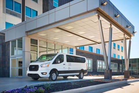 Four Points by Sheraton Houston Intercontinental Airport - Airport shuttle hotel near IAH