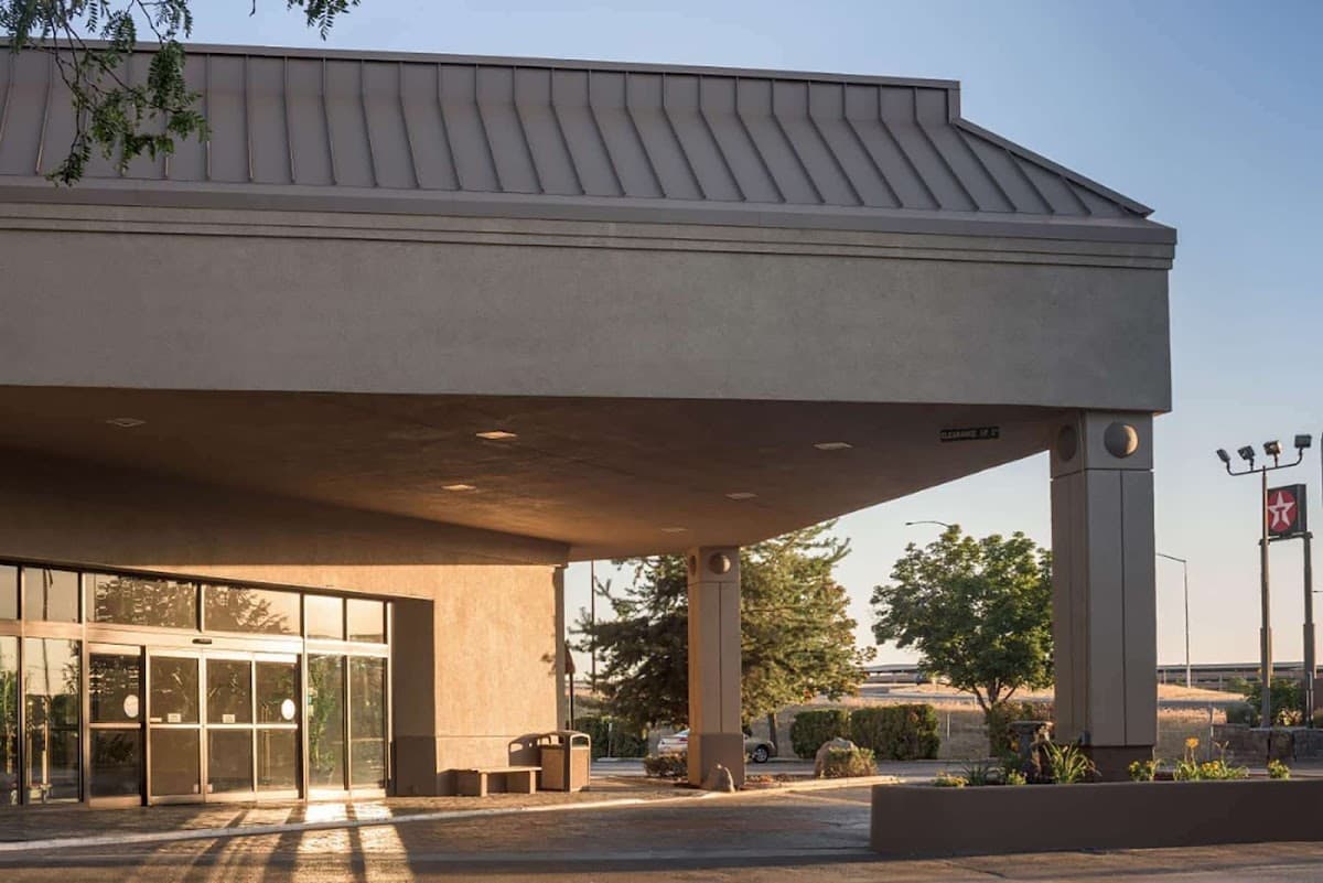 Ramada by Wyndham Boise - Airport shuttle hotel near BOI