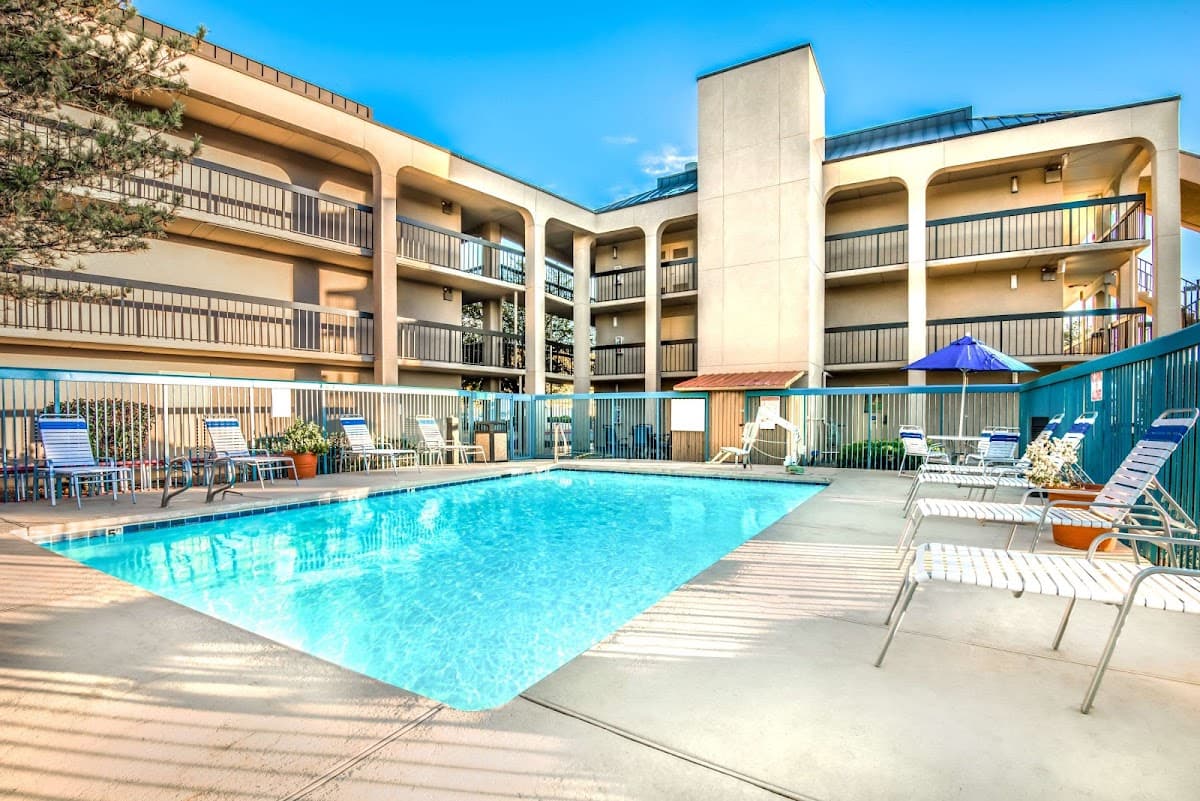 Days Inn & Suites by Wyndham Albuquerque North - Airport shuttle hotel near ABQ