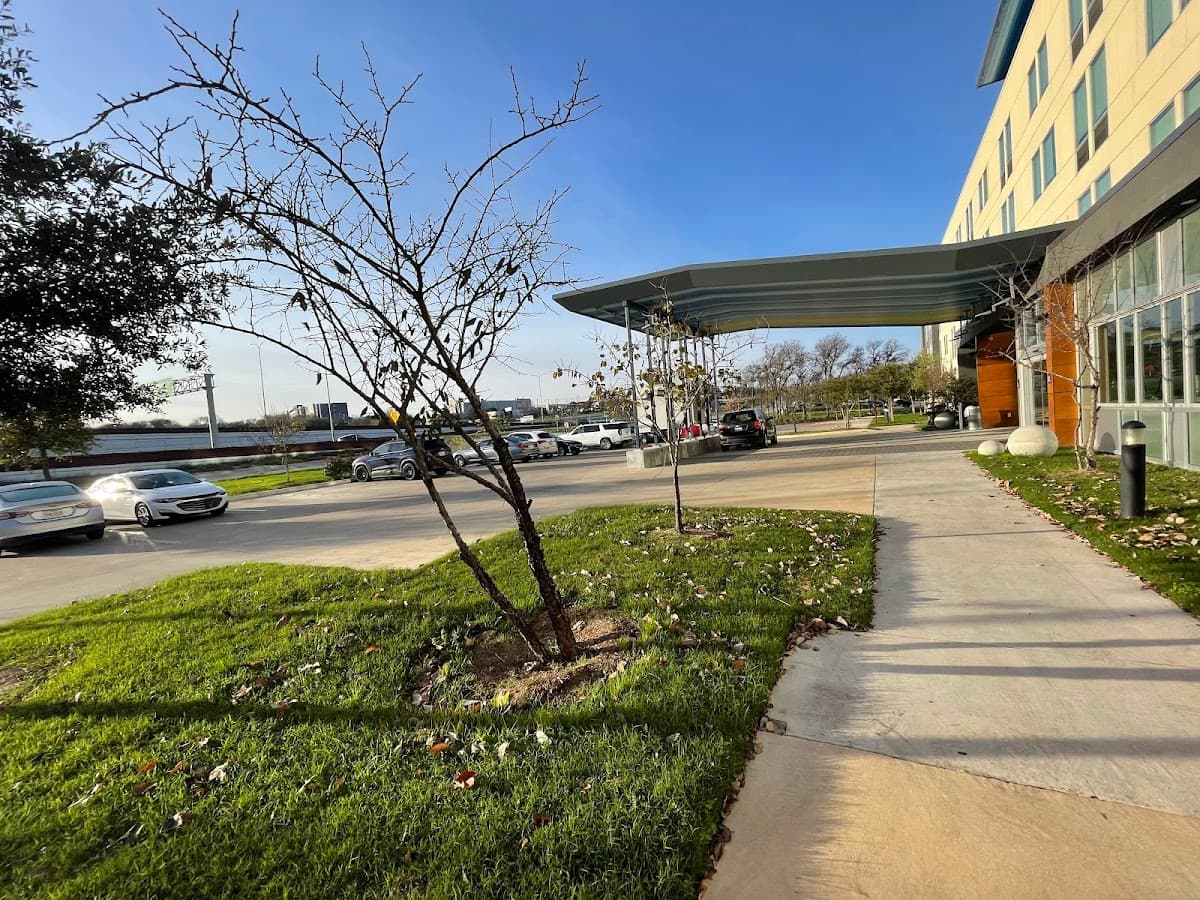Aloft Austin Airport - Airport shuttle hotel near AUS