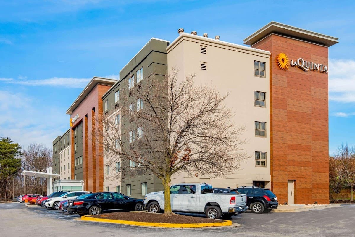 La Quinta Inn & Suites by Wyndham Baltimore BWI Airport - Airport shuttle hotel near BWI