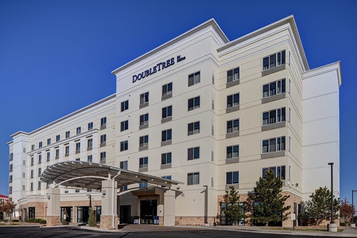 DoubleTree by Hilton Denver International Airport - Airport shuttle hotel near DEN