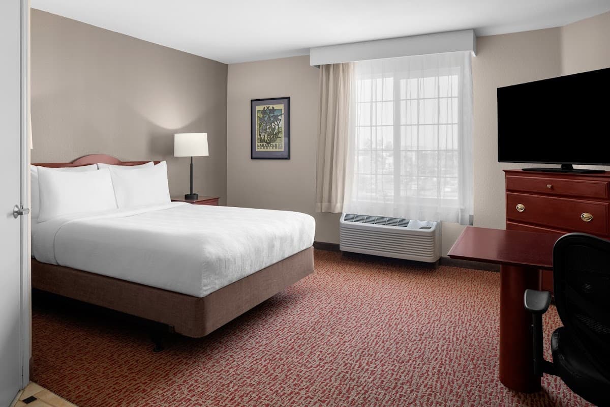 Larkspur Landing Extended Stay Suites Sacramento - Airport shuttle hotel near SMF