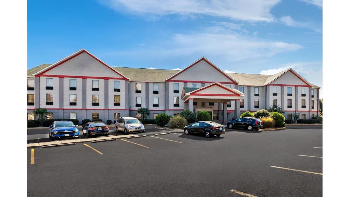 Red Roof PLUS+ & Suites Atlanta Airport South - Airport shuttle hotel near ATL