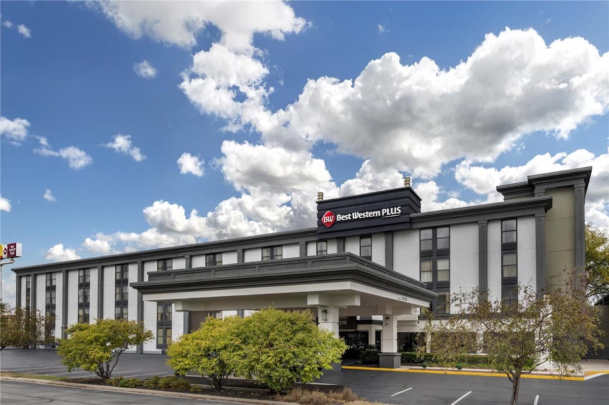 Best Western Plus Indianapolis NW Hotel - Airport shuttle hotel near IND