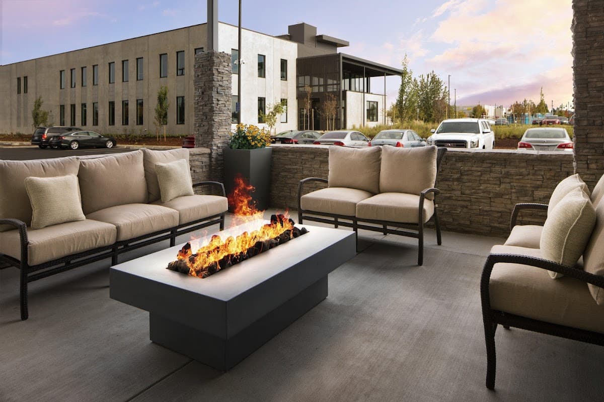 Holiday Inn Express & Suites Portland Airport by IHG - Airport shuttle hotel near PDX