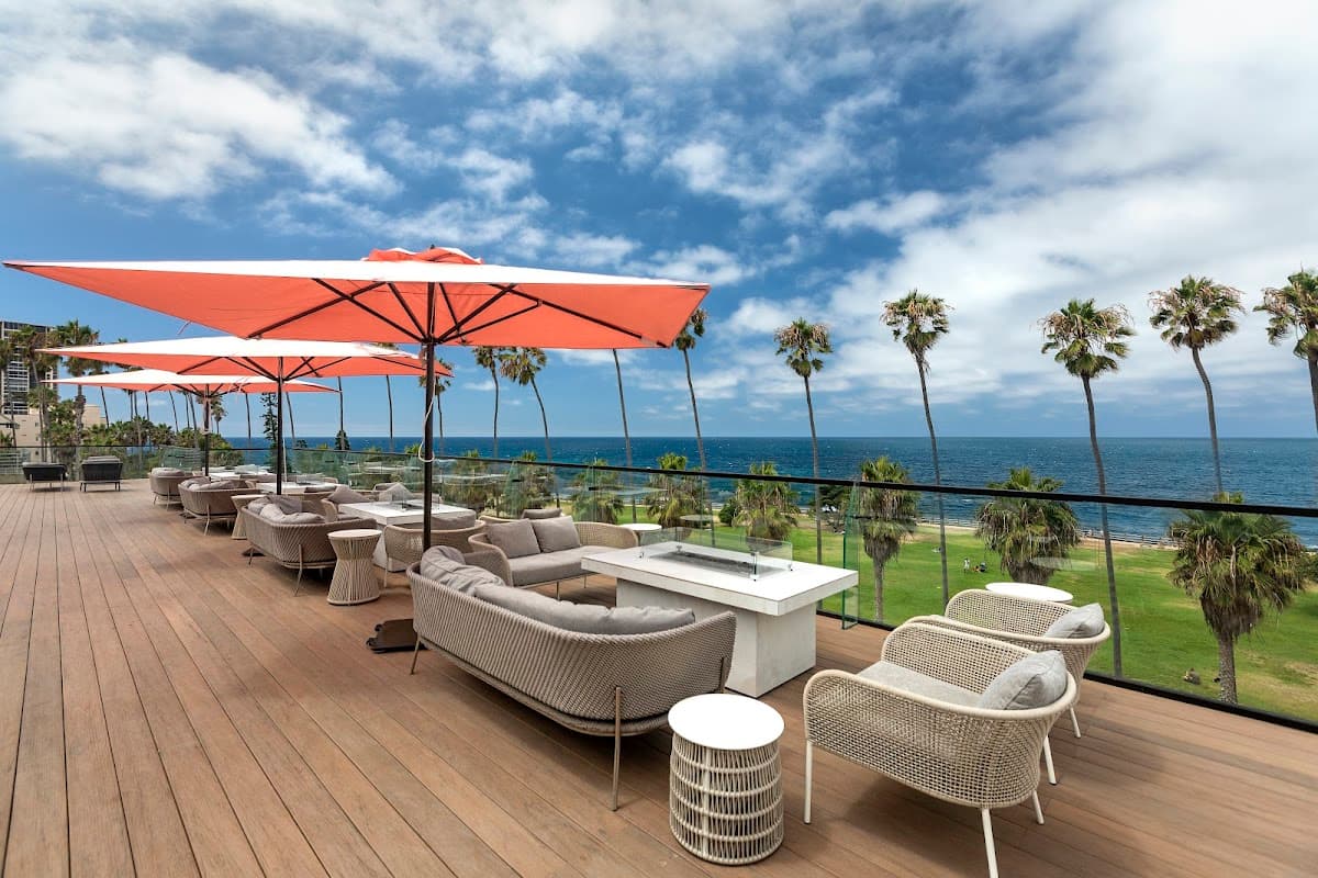 La Jolla Cove Hotel & Suites - Airport shuttle hotel near SAN