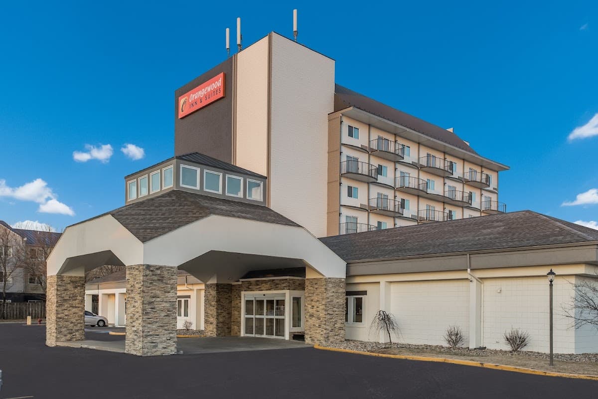 Orangewood Inn & Suites Kansas City Airport - Airport shuttle hotel near MCI
