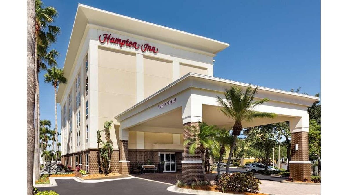 Hampton Inn Tampa/Rocky Point-Airport - Airport shuttle hotel near TPA
