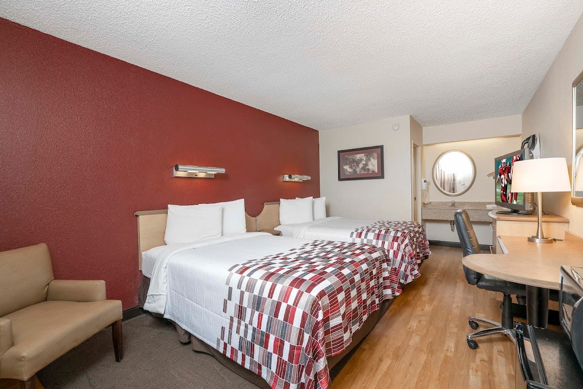 Red Roof Inn Cleveland - Airport/Middleburg Heights - Airport shuttle hotel near CLE